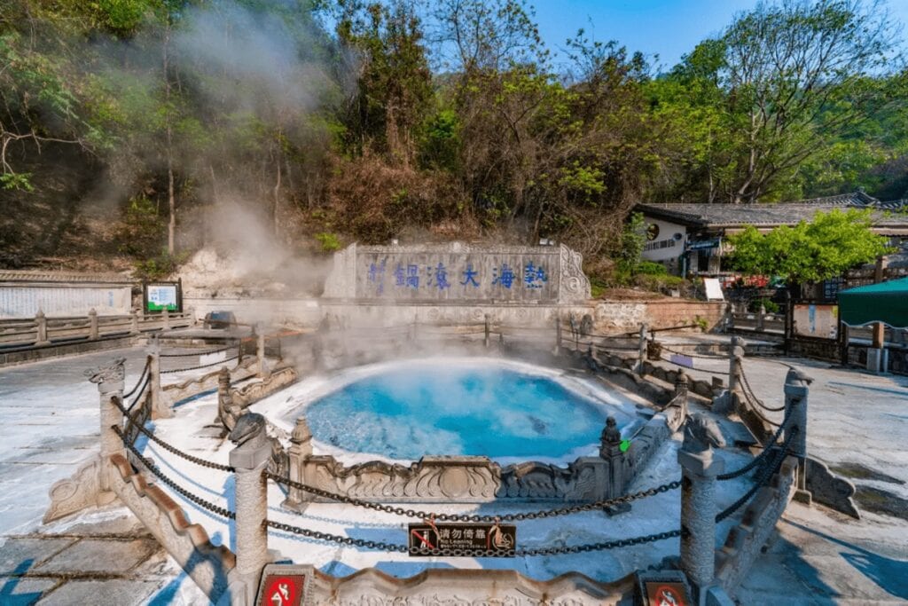 腾冲:火山热海的温泉疗养 3